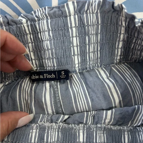 💥PRICE⬇️ 
ABERCROMBIE & FITCH • Blue & White Stripe Wide leg Pants • sz Small - Picture 3 of 11
